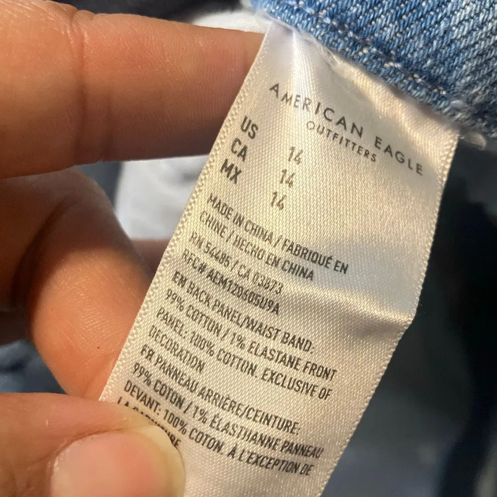 American eagle strigid curvy 90’s boyfriend light wash high rise distressed shor - Image 8