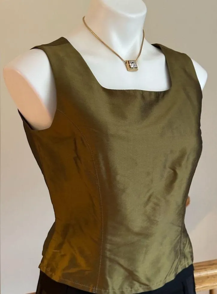 Oleana The Norwegian Story Green/Gold NWT Shell 100% Silk Made In Norway Sz S. Green - Image 3