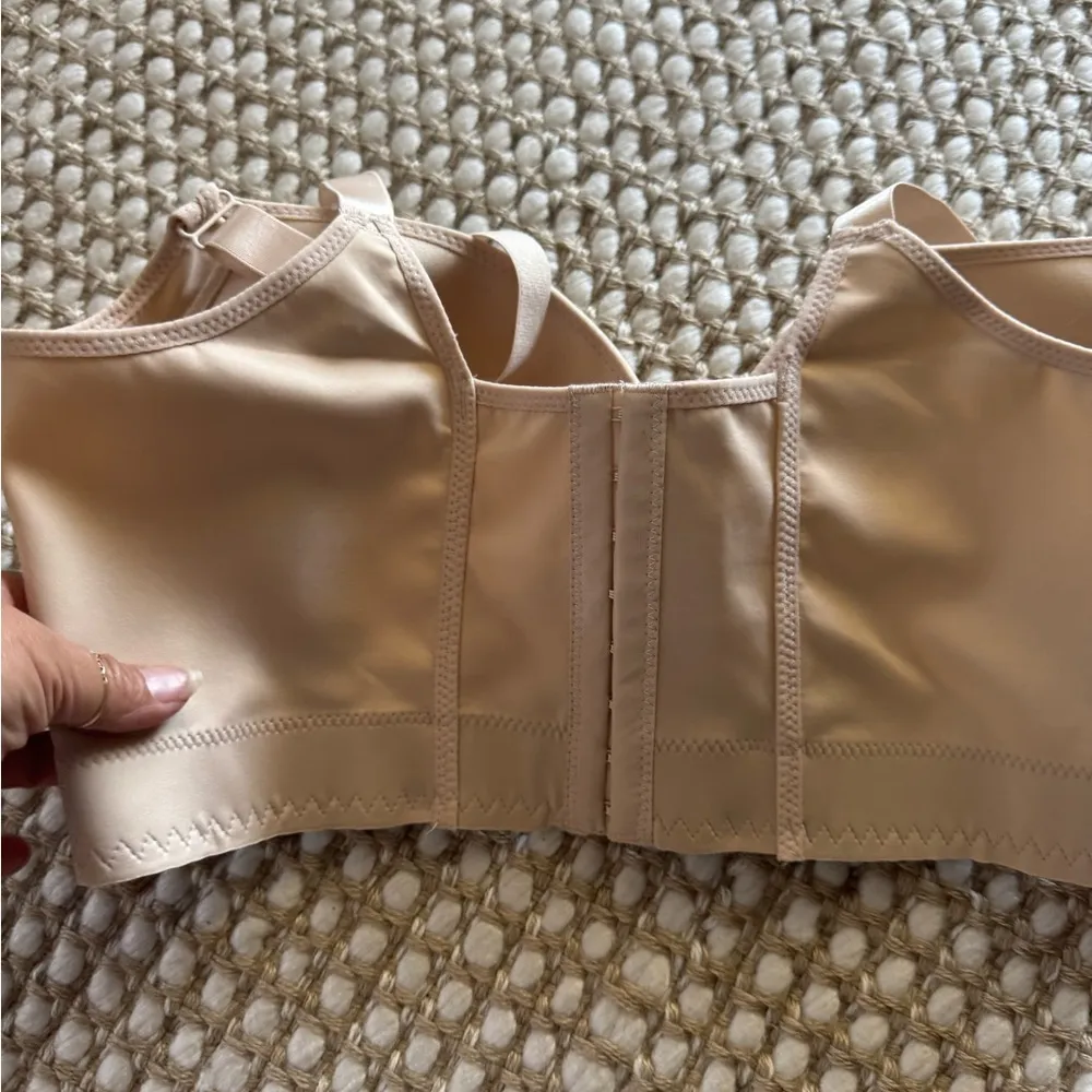 NWOT Full figure shape wear BRA Size 42/95E
Adjustable straps Tan - Image 4