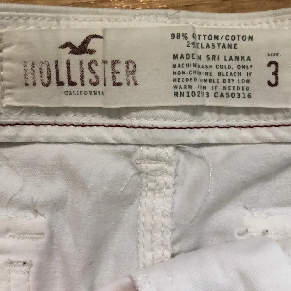 Hollister  white shorts - Image 3