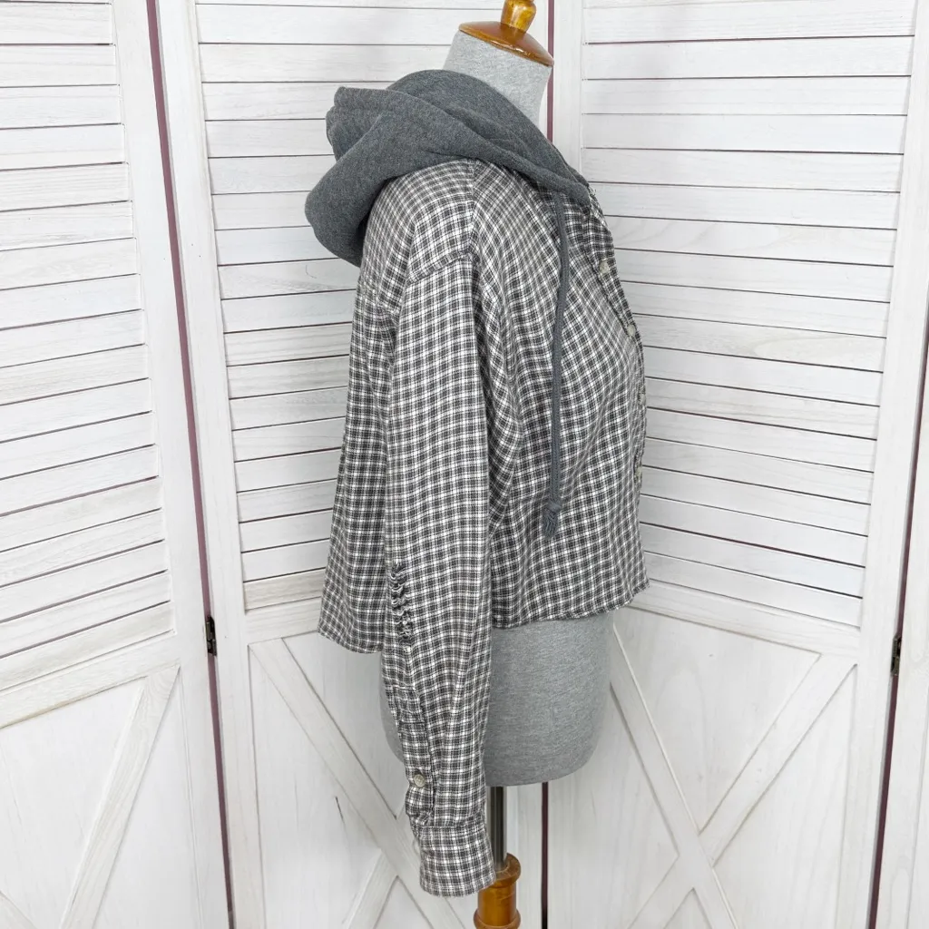 American Eagle Plaid Hoodie Crop Button Up Shirt Grey XS Distressed Shacket - Image 4