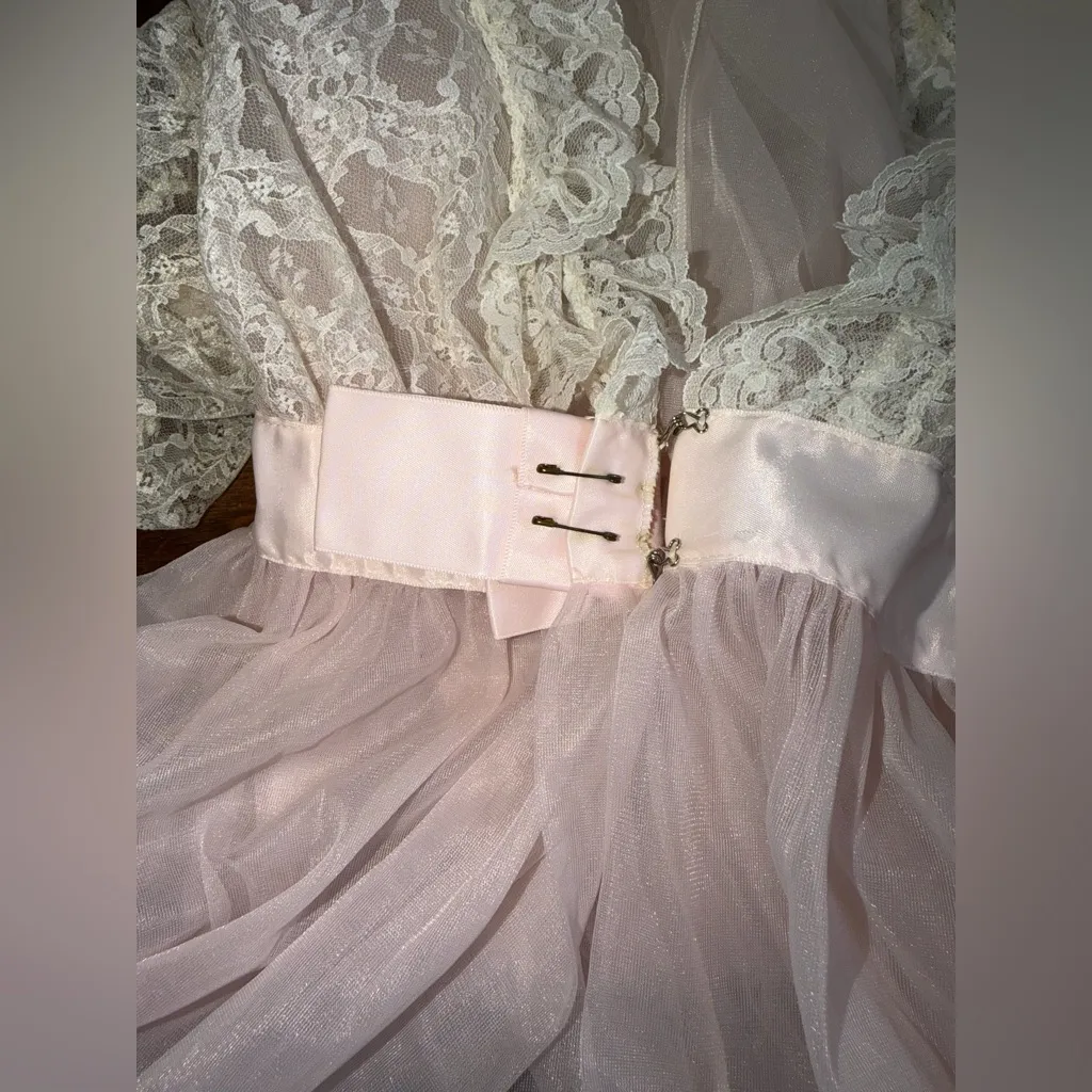 Vintage 60s Radcliffe Lingerie Cream Chiffon Peignoir Robe Petite Pink Size undefined - Image 9