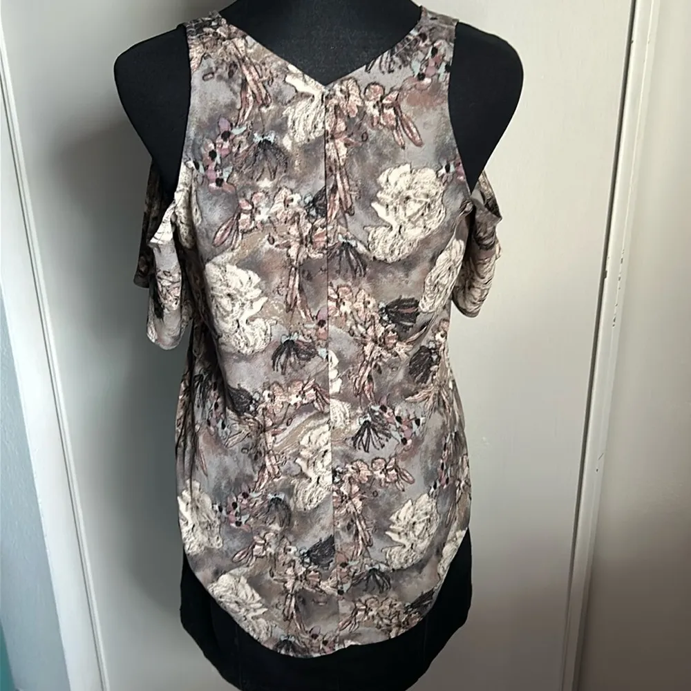 24th & Union Women’s Flattering V-Neck Short Sleeve Floral Cold Shoulder Top - Image 5