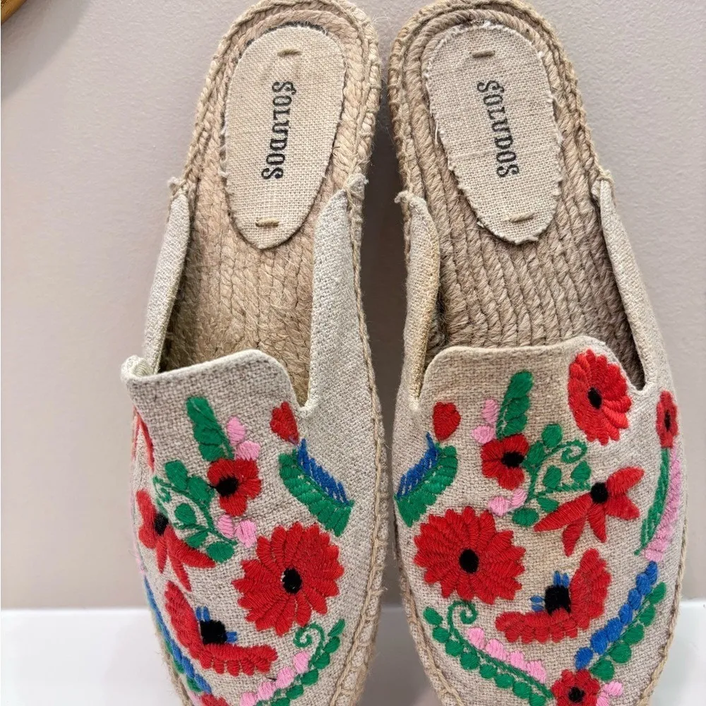 Soludos Embroidered Ibiza Mules in Sand Multi Floral SZ (7) Shoes, Espadrilles - Image 2