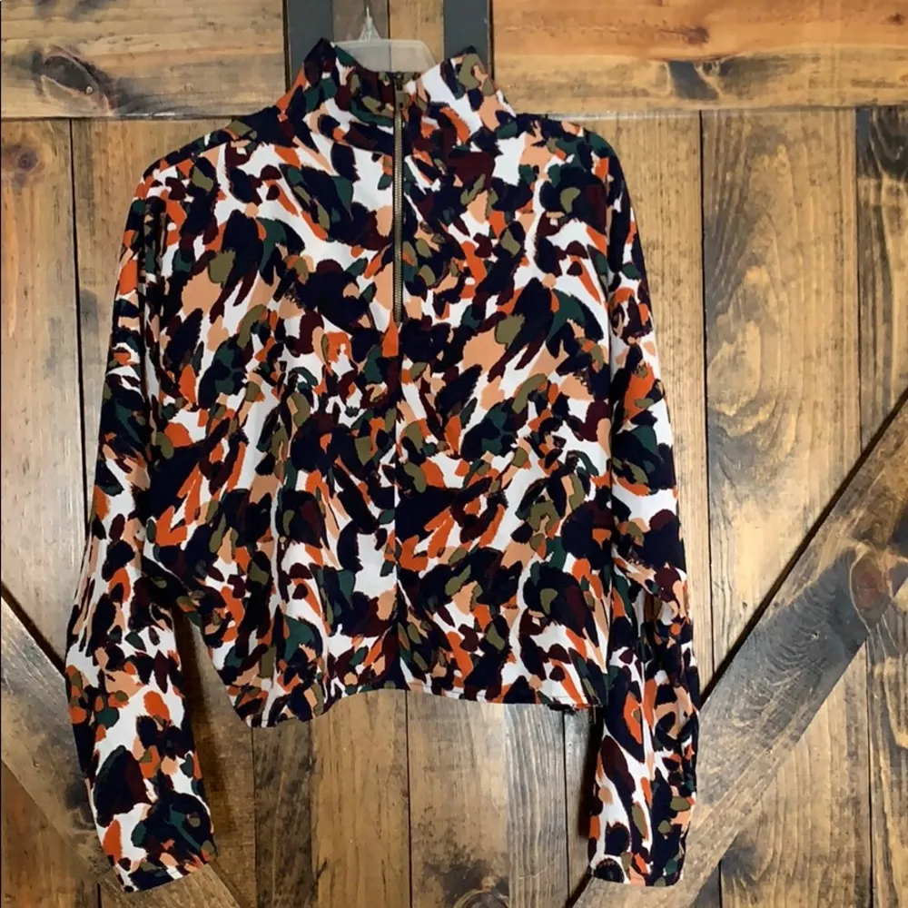 Do + Be spotted pattern mock turtle neck blouse! - Image 6