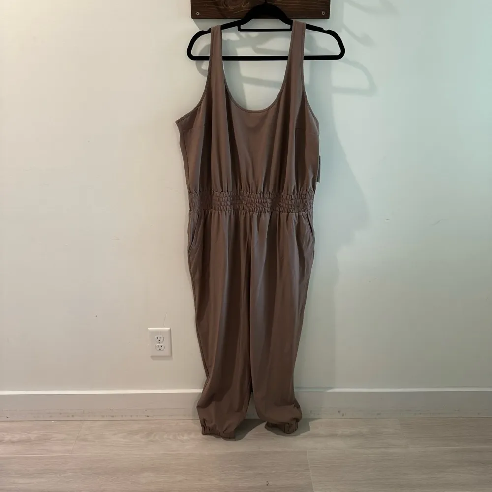 NWT Abercrombie & Fitch Travelers Jumpsuit in Taupe Size XL - Image 6