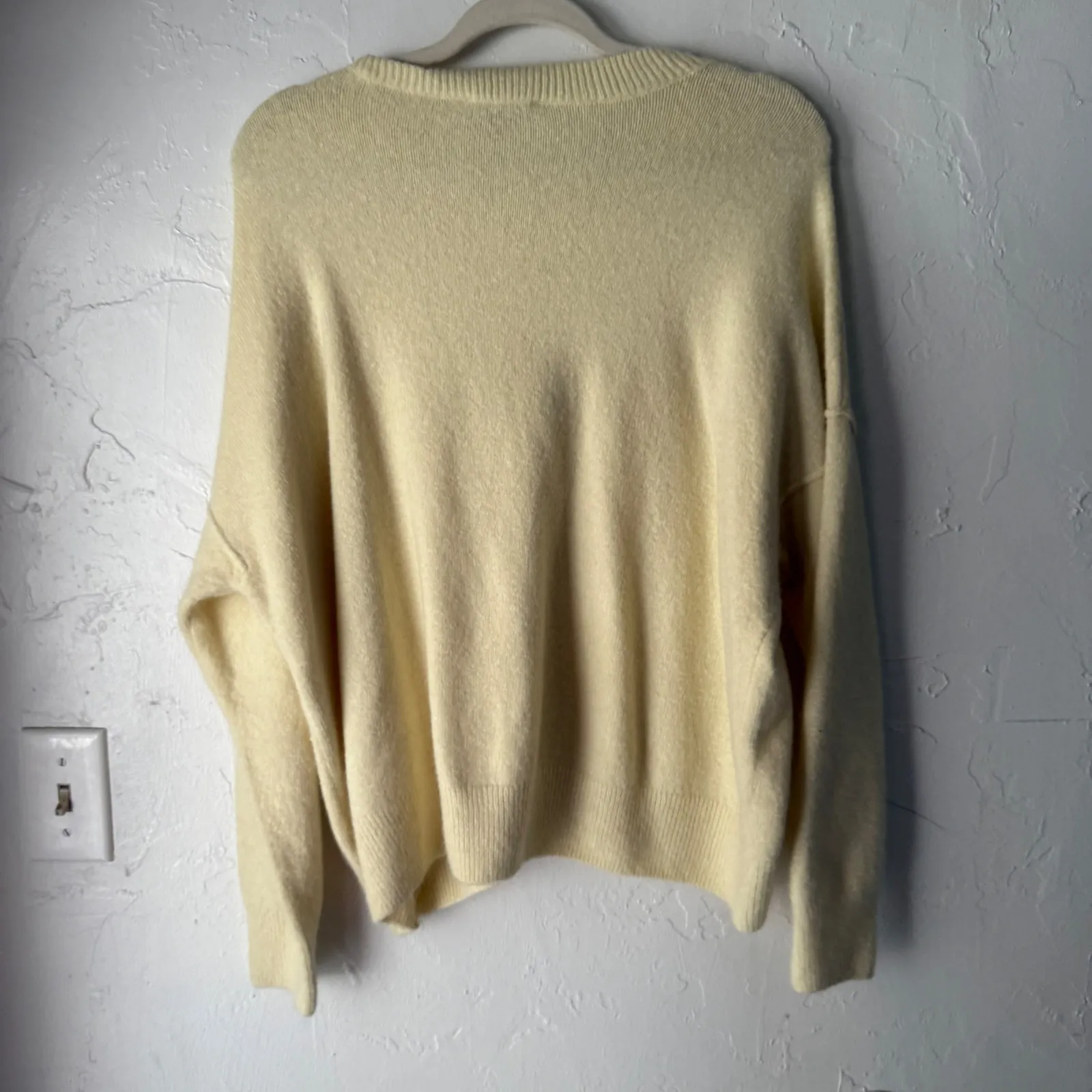Vince Camuto Pastel Butter Yellow Crew Neck Knit Sweater Size Medium Preppy - Image 8