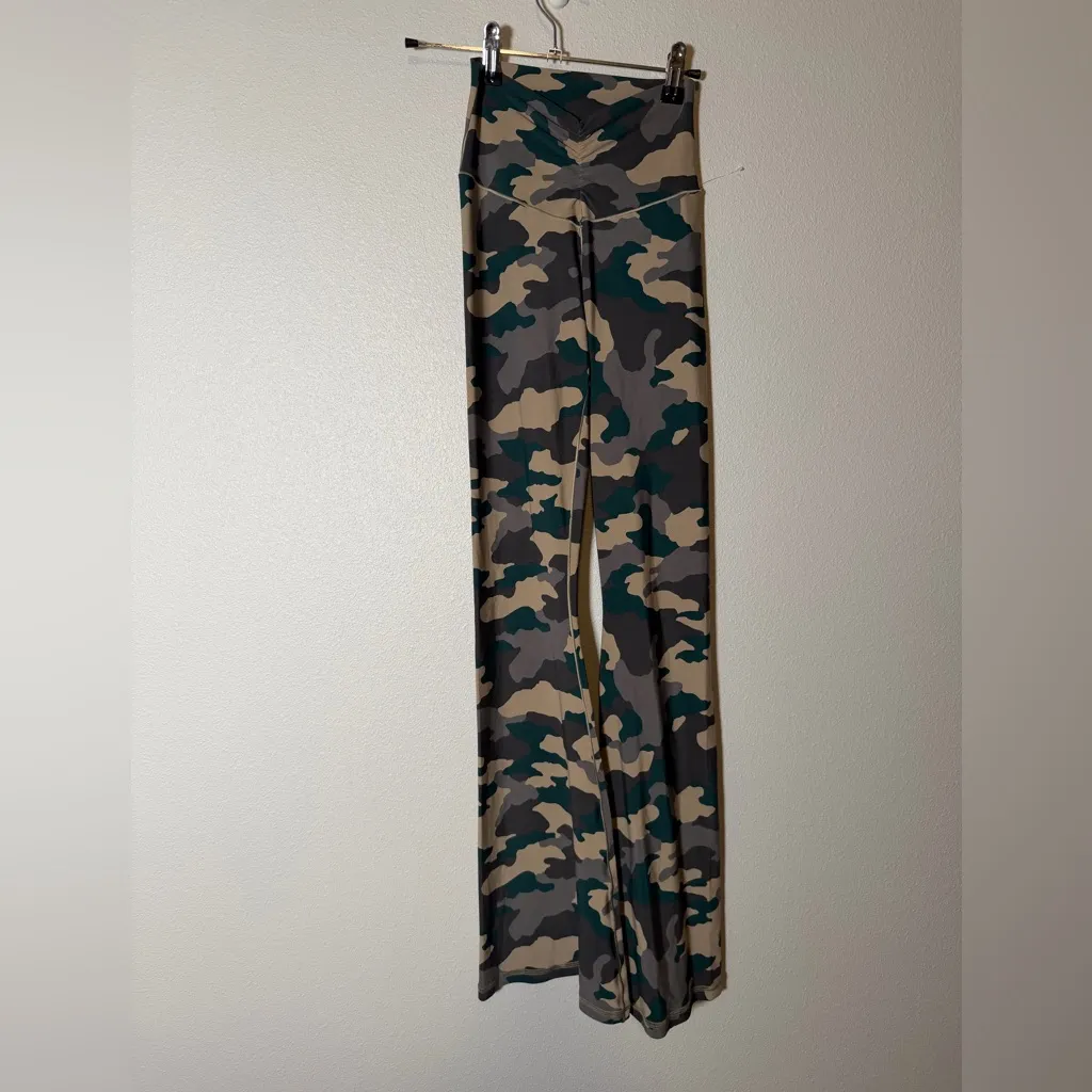NWOT Offline by Aerie small camo flare high rise leggings - Image 4