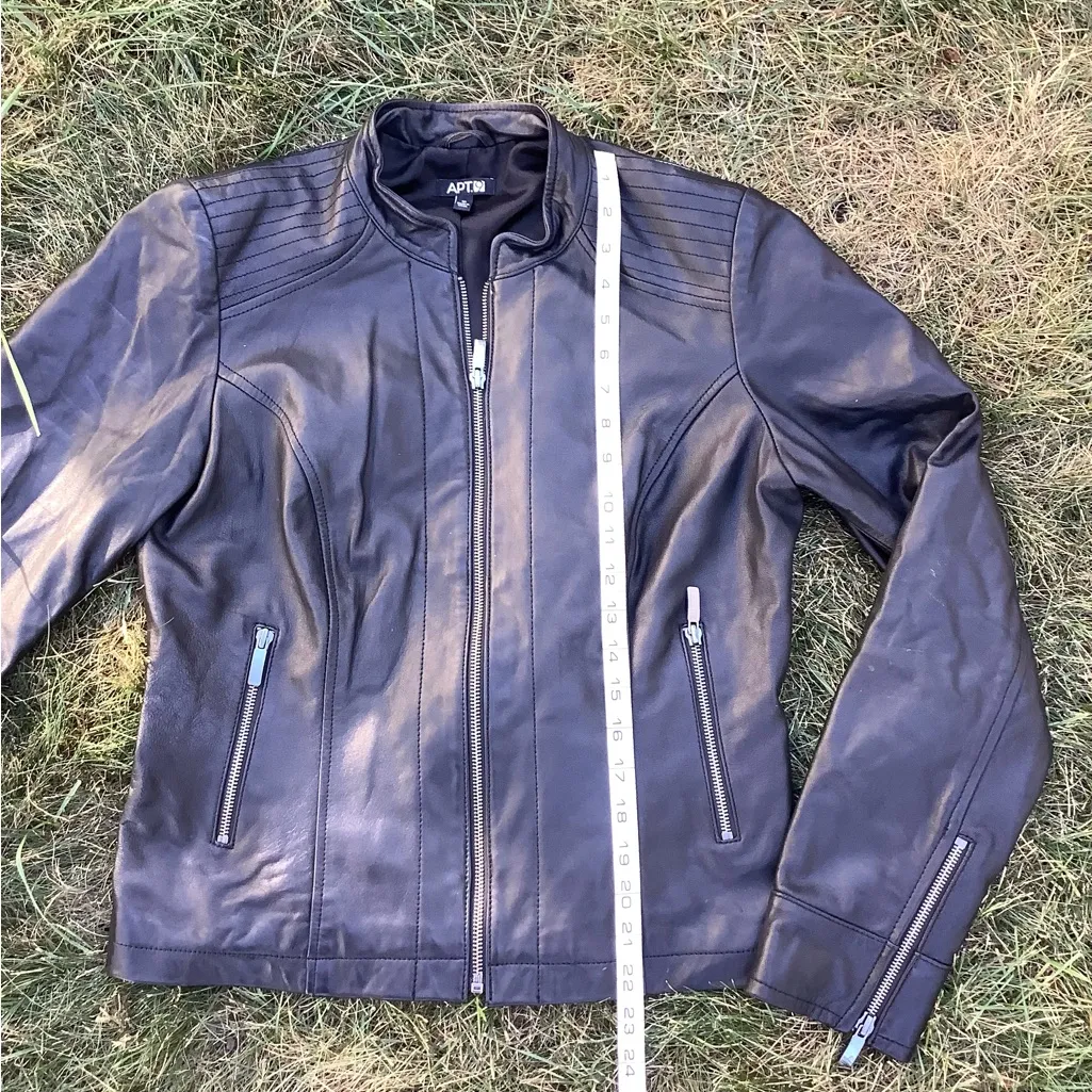 Genuine leather jacket 🌷stylish🌷 - Image 3