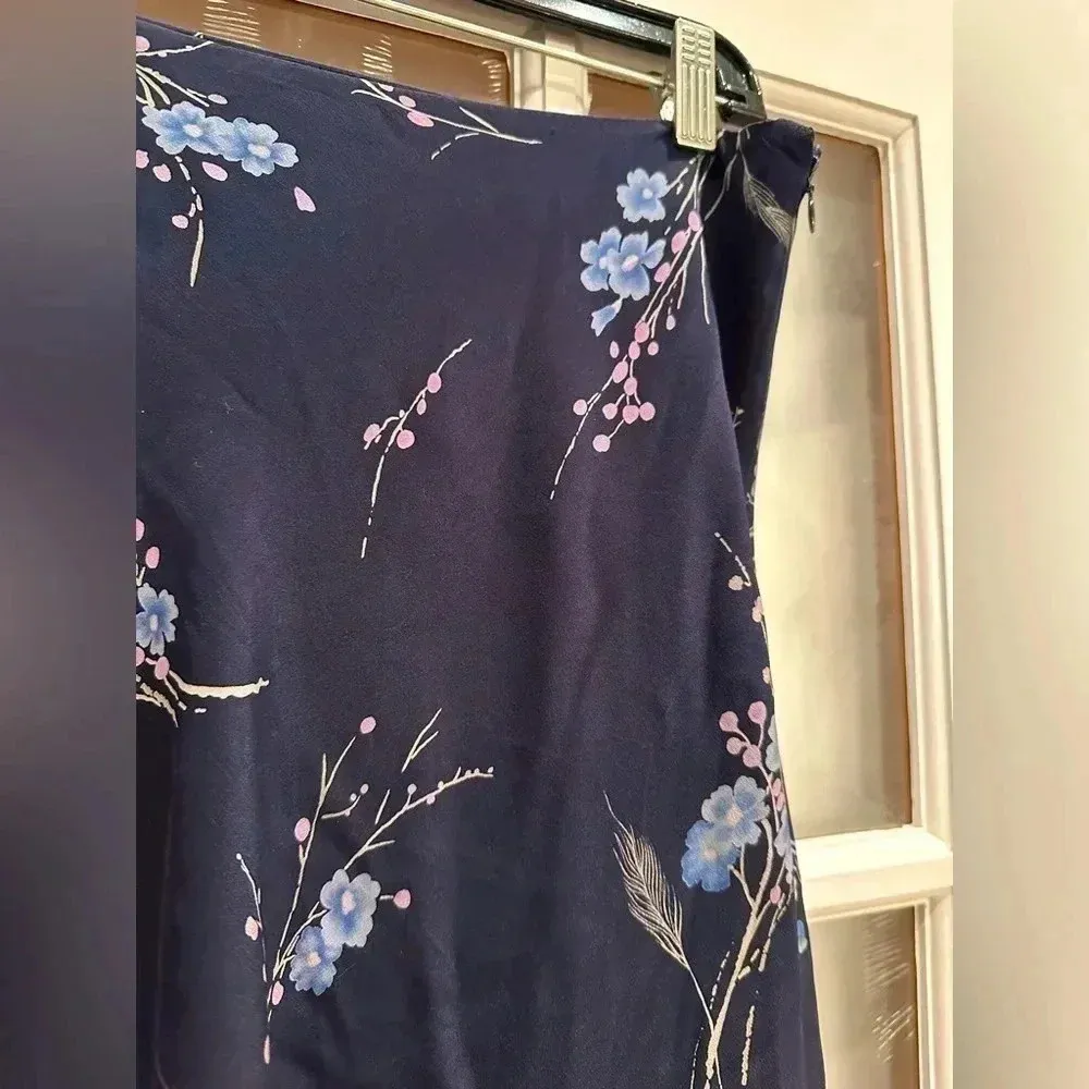 Ann Taylor | LOFT | 100% Silk Navy Floral A-Line Skirt Size 6 Small S - Image 5