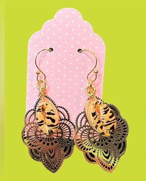 Seashells Leopard Print Gilded Gold Tone Dangle Pierced Earrings - Image 2