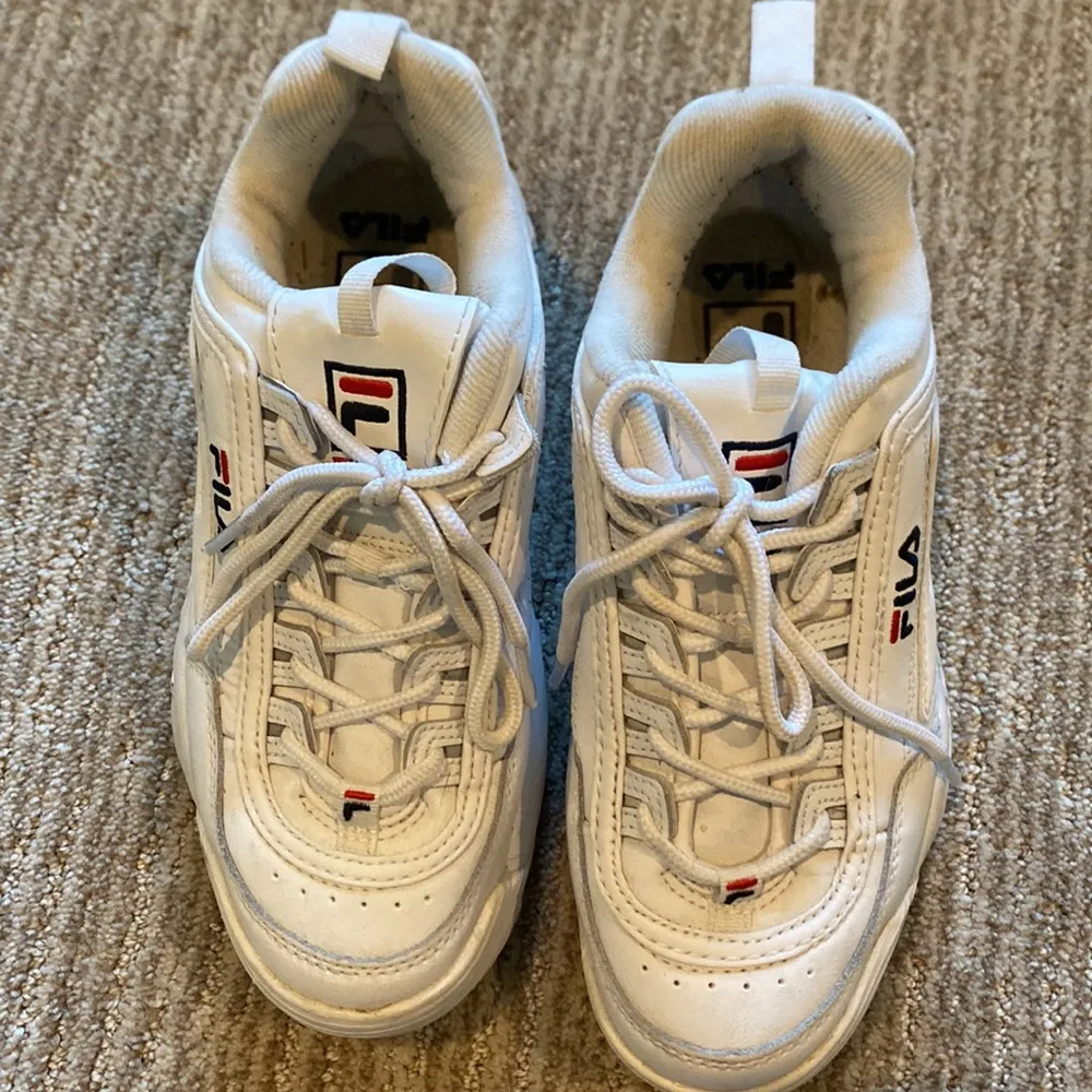 Fila tennis shoes - Image 4