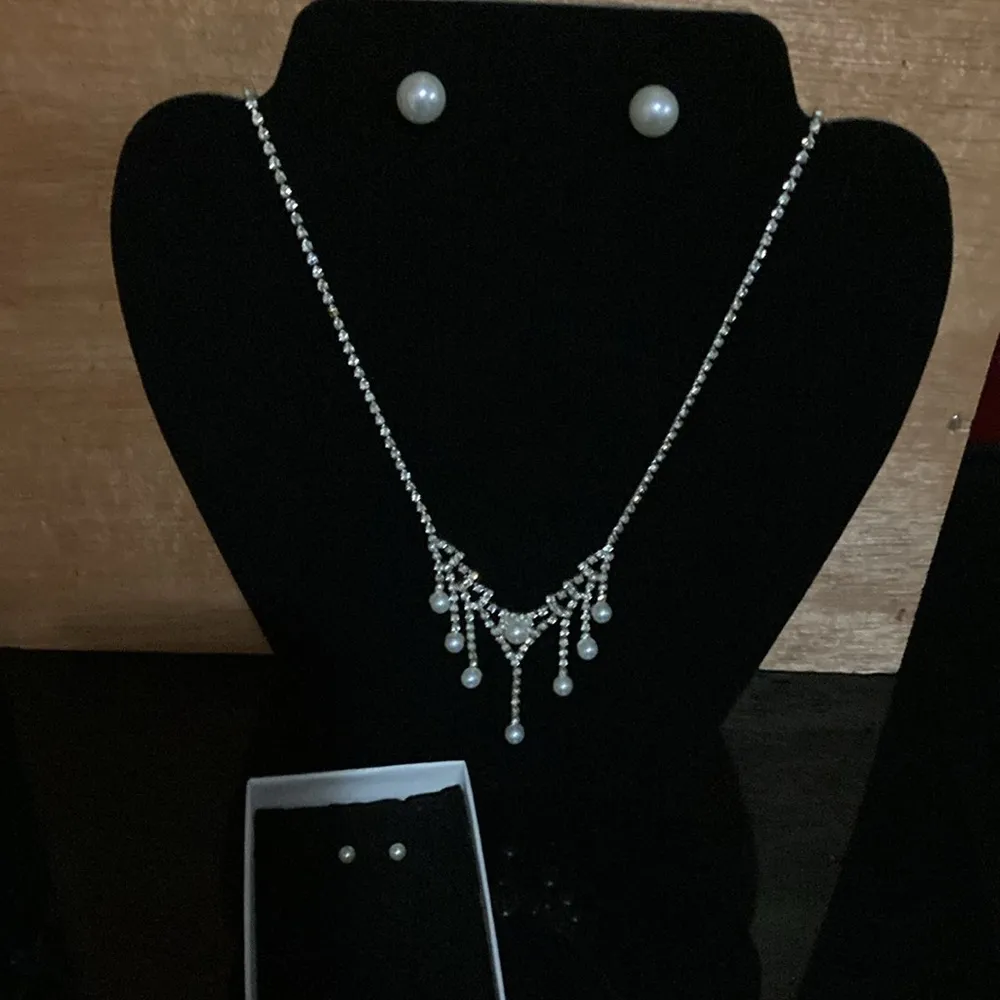 Claire’s dressy rhinestone and faux pearl necklace with earrings Silver - Image 3