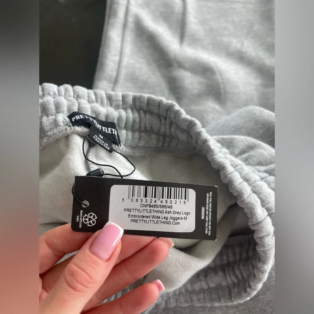 NWT PRETTYLITTLETHING ASH GREY LOGO EMBROIDERED WIDE LEG SWEATPANTS M - Image 7