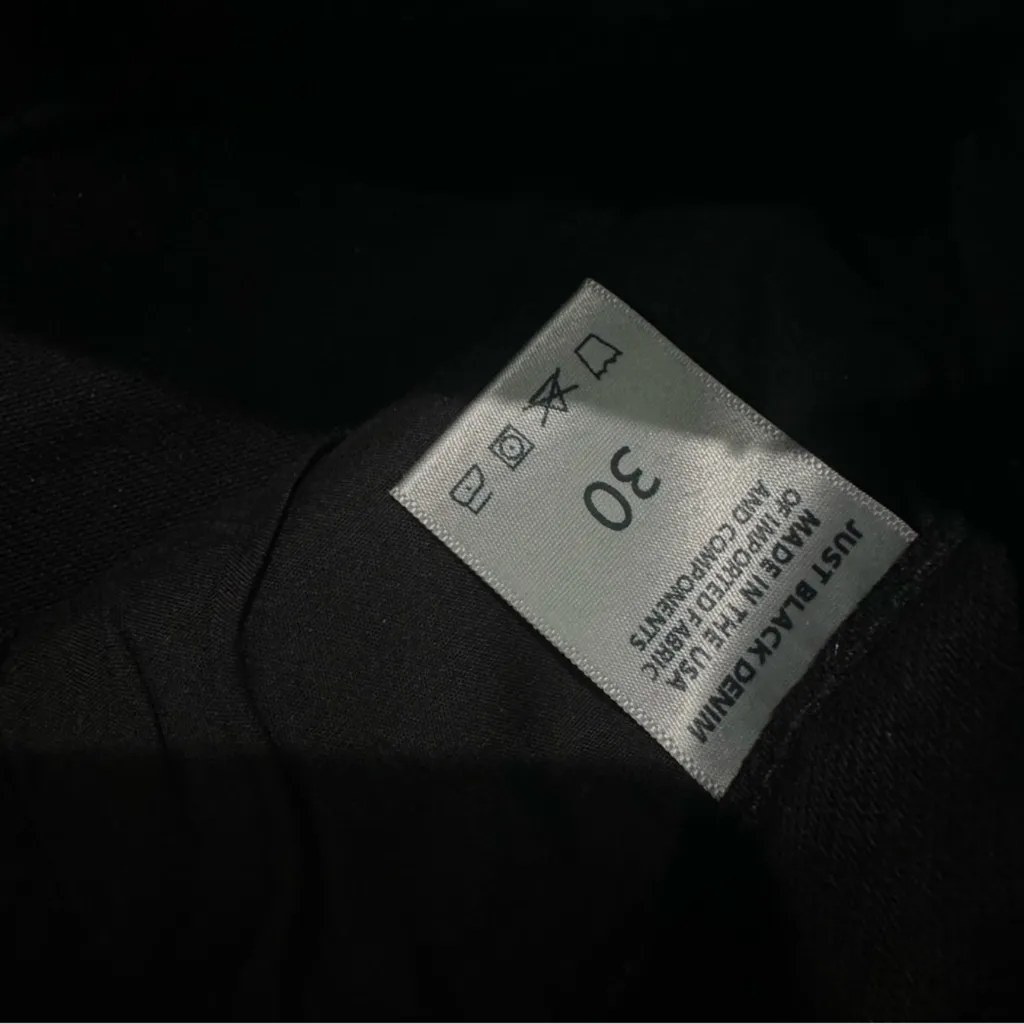 NWOT Just Black Denim‎ High Rise Distressed KneeJeans In Black Size 30 - Image 4