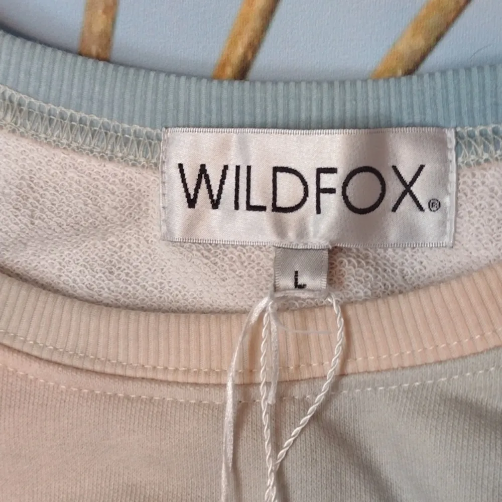 Wildfox - blue and pink in the grotto sommers sweatshirt size large - Image 4