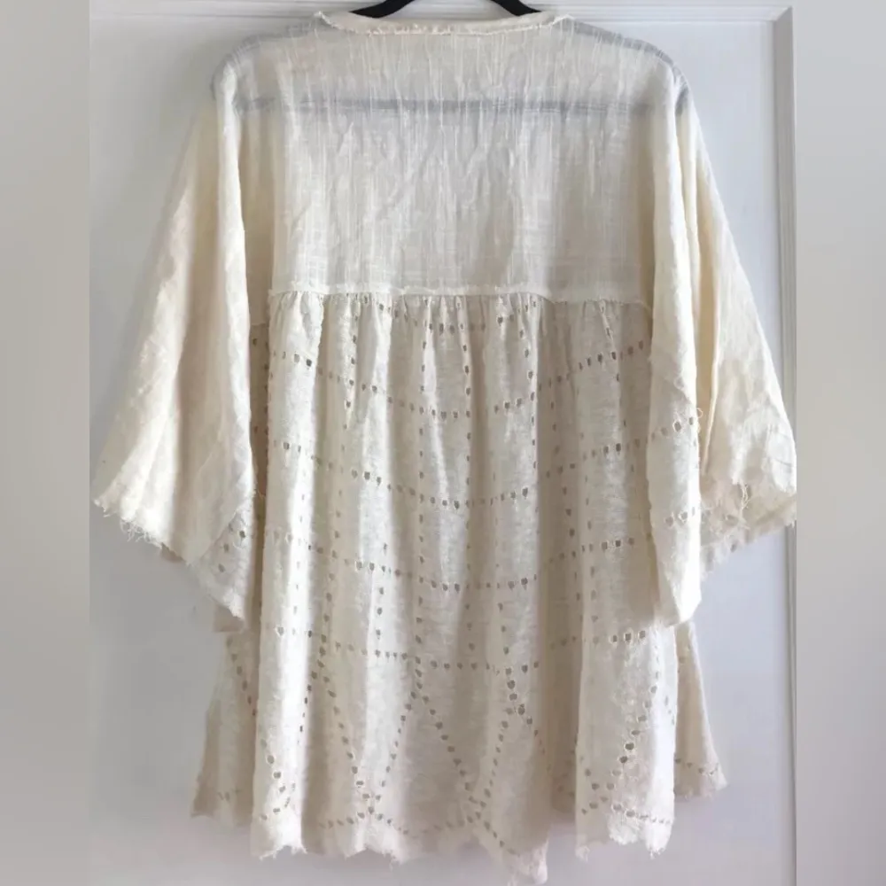 "Summer Lovin" Linen blend V-neck top size Medium M $130 fun - Image 4