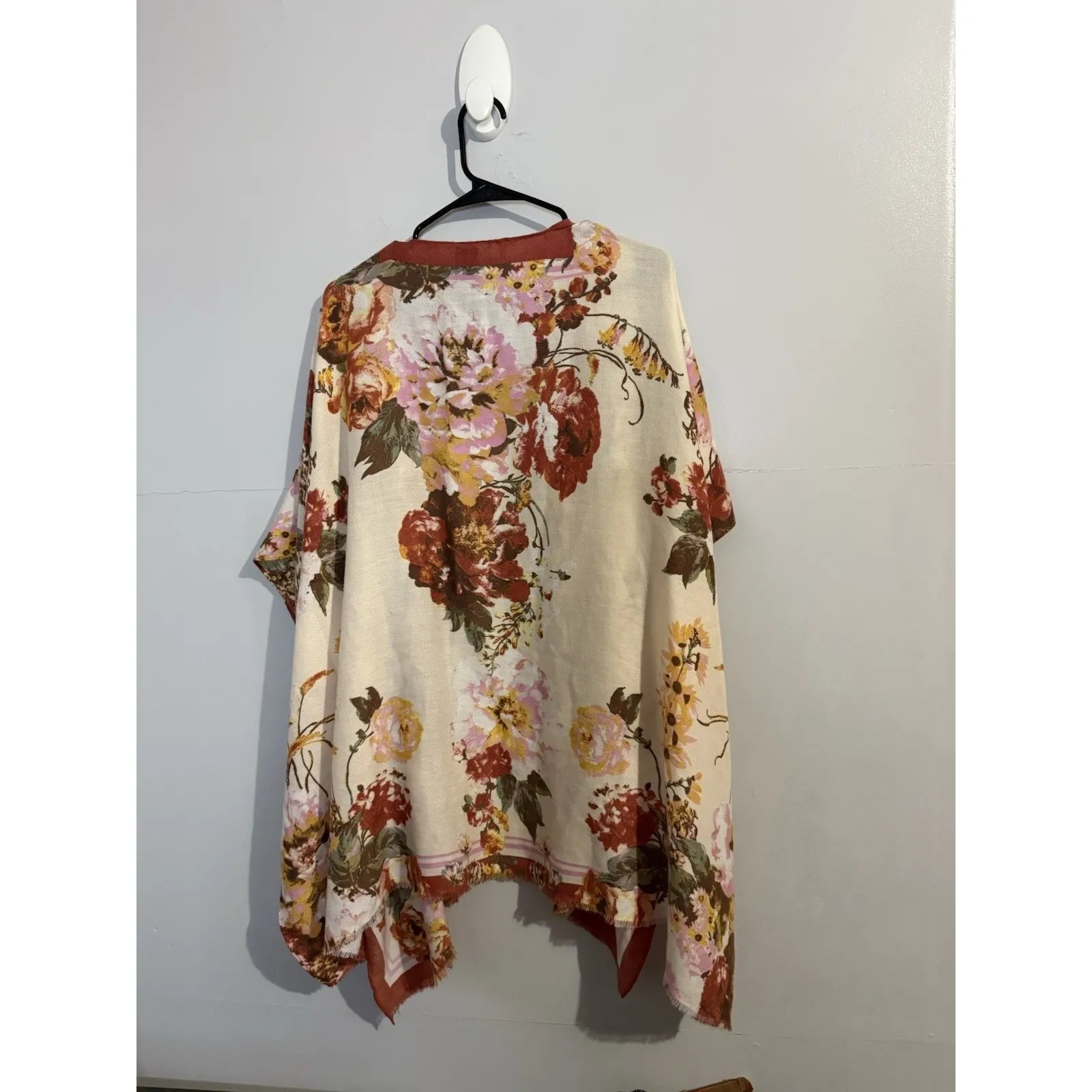 Vince Camuto Floral Neutral Kimono One Size NWT - Image 6
