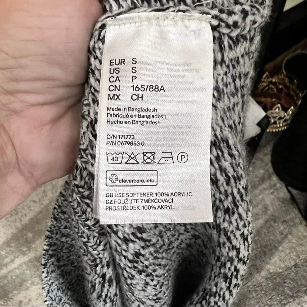 Divided H&M Sweater‎ - Image 7