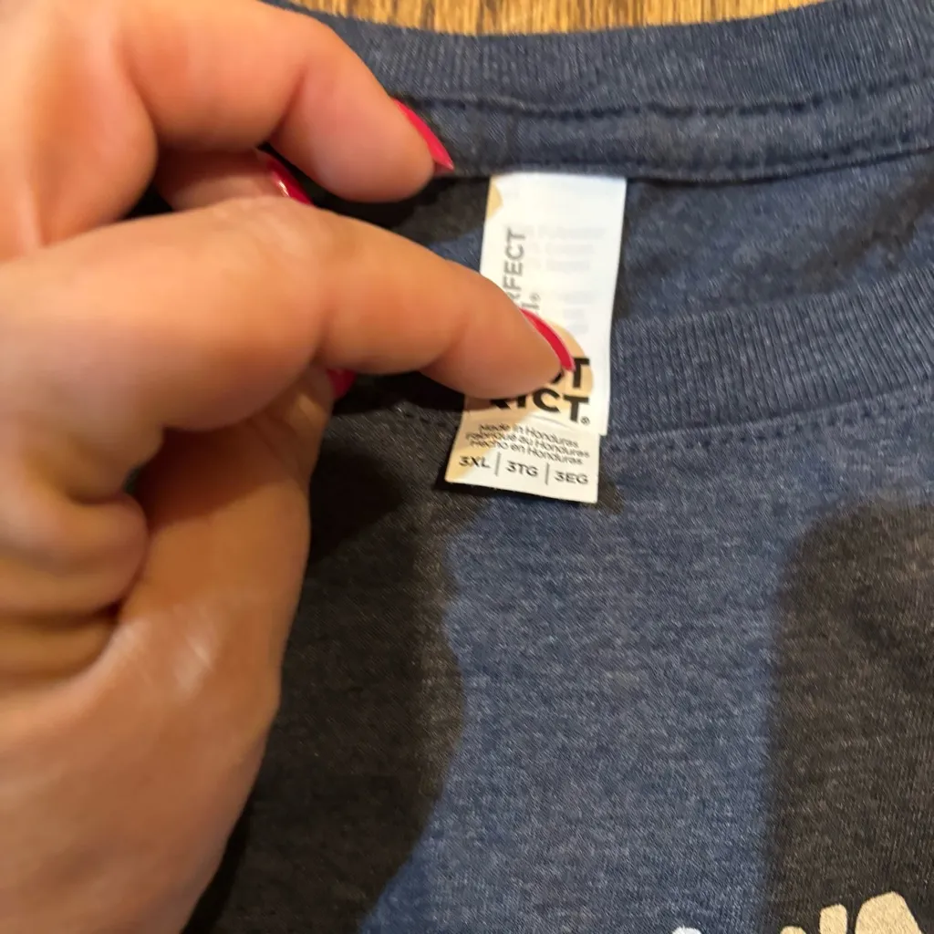 Gildan Women's Dark Gray Graphic Tee‎ - "Thinking Strong Not Skinny" size 3XL - Image 3