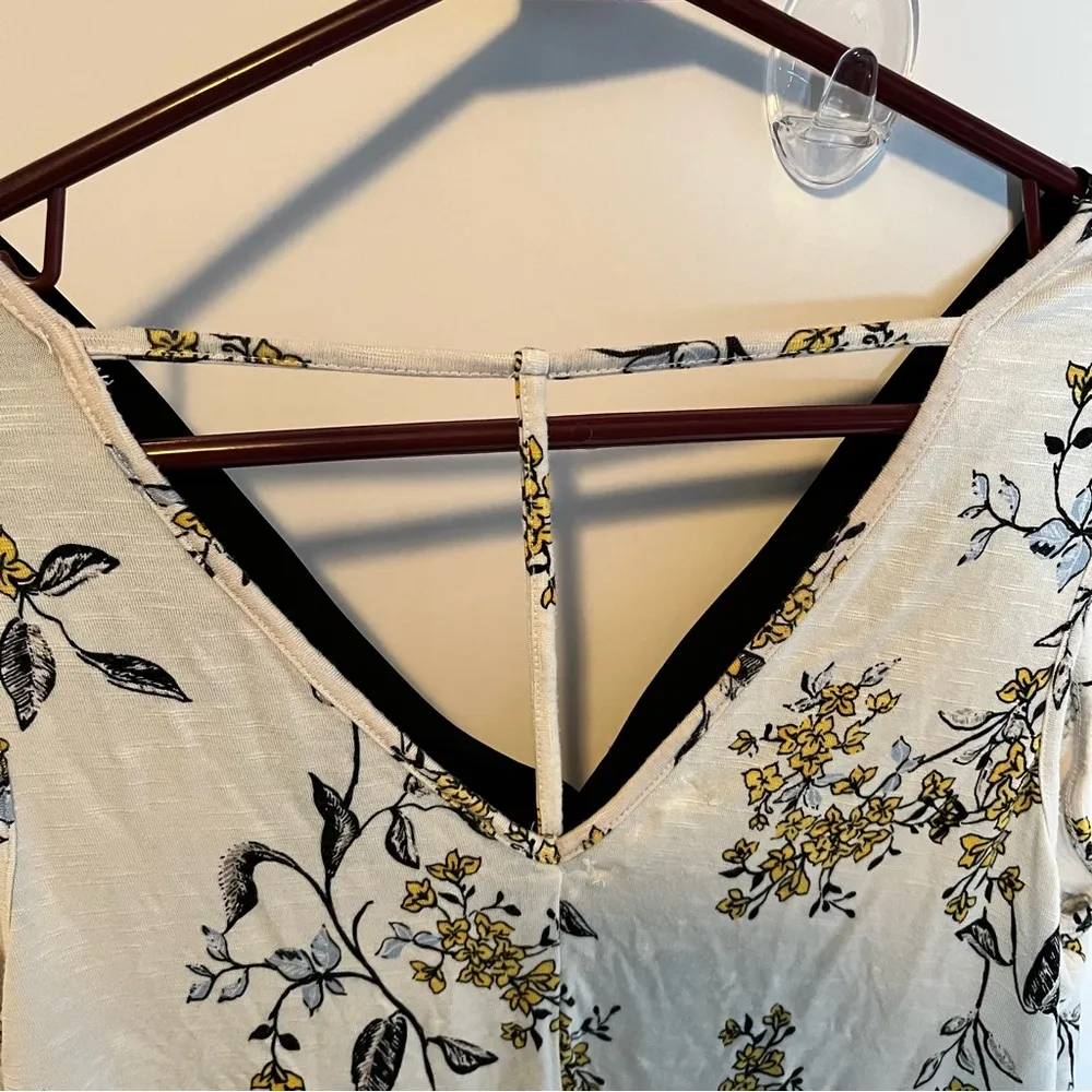 Maurice’s white floral v neck tank top - Image 3