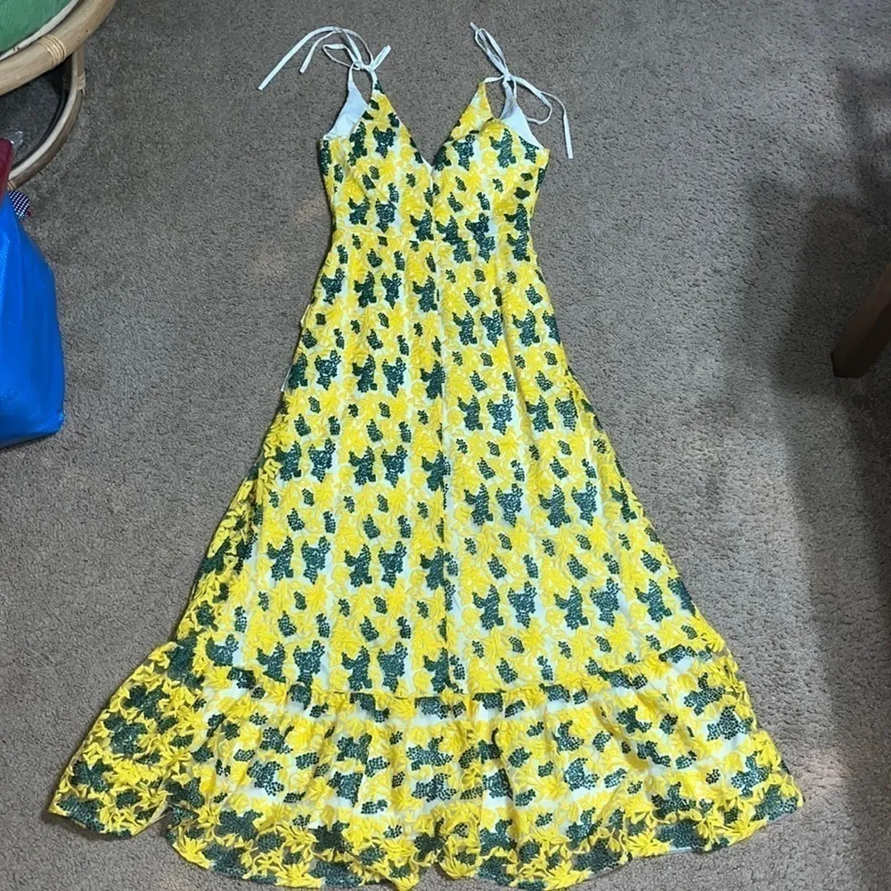 Dress the Population Sunny Floral Embroidery Tiered Dress Canary Yellow‎ Small - Image 9