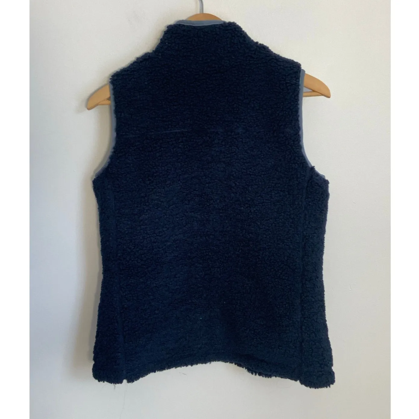 Orvis Women’s‎ Mad River Sherpa Vest: Embroidered size small - Image 3