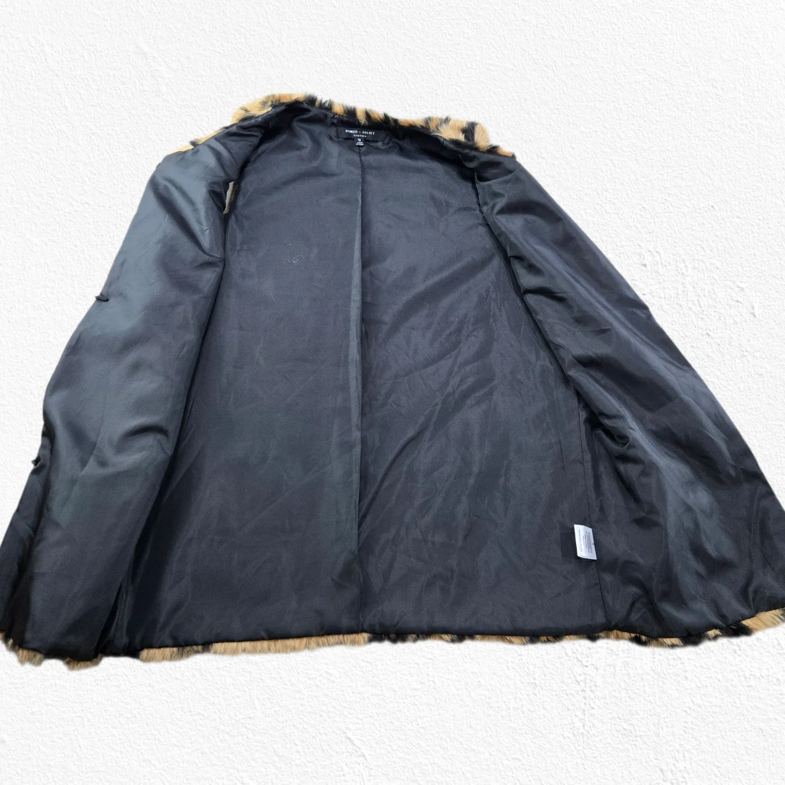 Romeo Juliet Couture Faux Fur Leopard Animal Print Vest with Pockets Size Small - Image 7