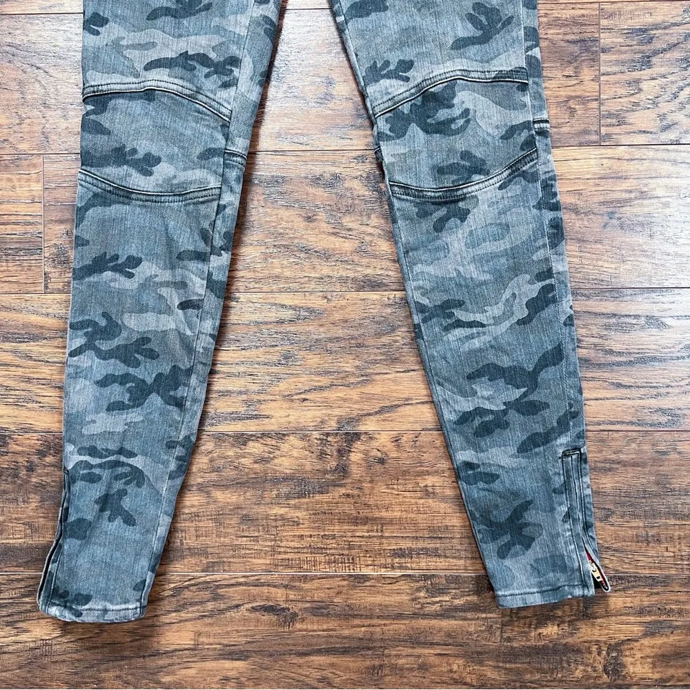 Etienne Marcel • Camo Moto Skinny Jeans red zipper pockets hem olive green Size 27 - Image 9