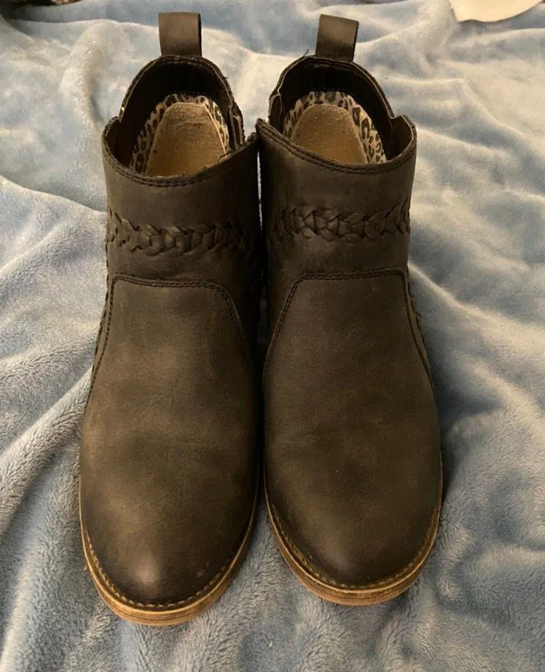 Billabong Black Booties - Image 2