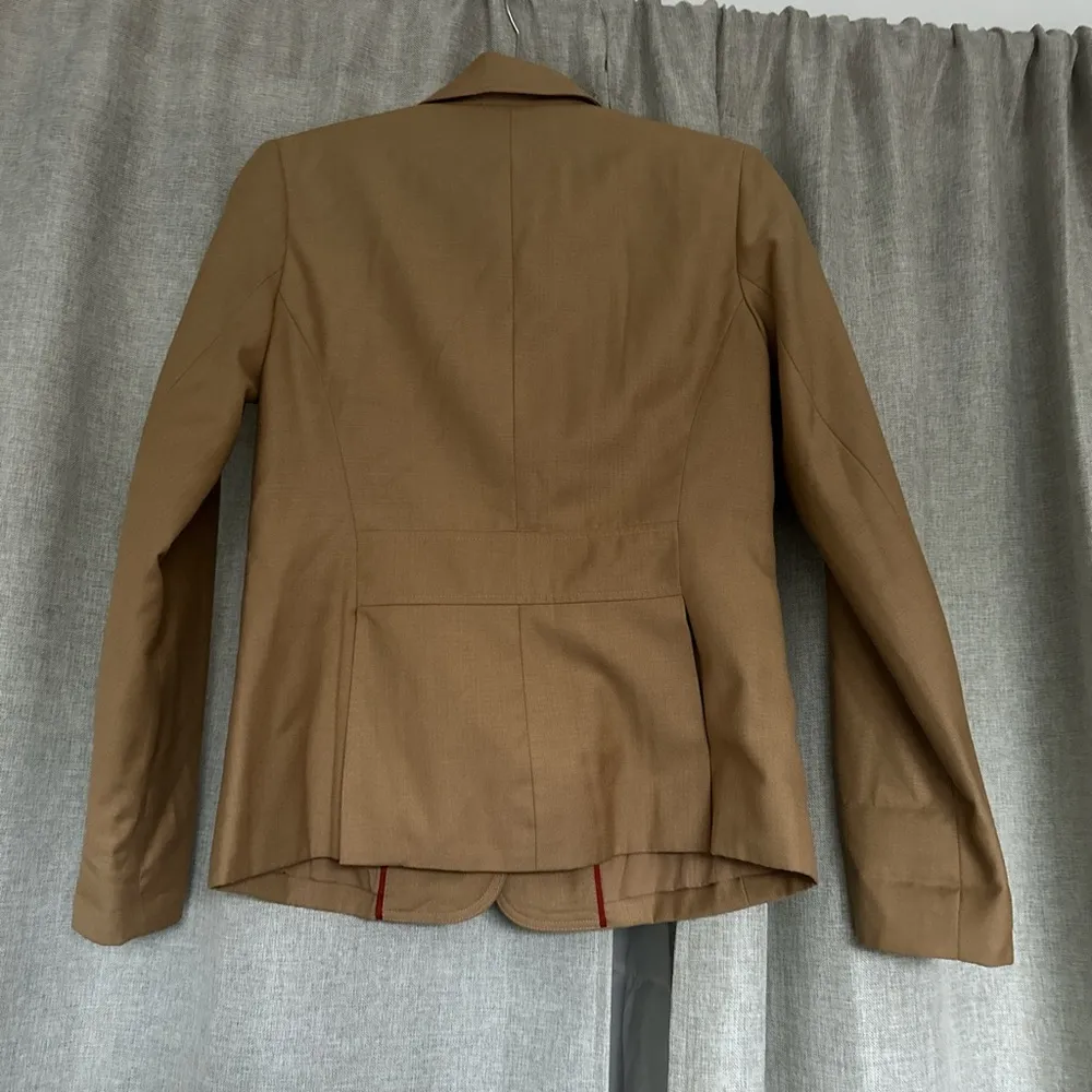 Isaac Mizrahi Tan Camel Colored blazer size 6 - Image 3