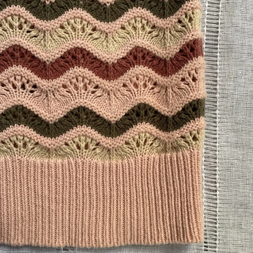 Design History Multicolor Crochet Vest. - Image 4