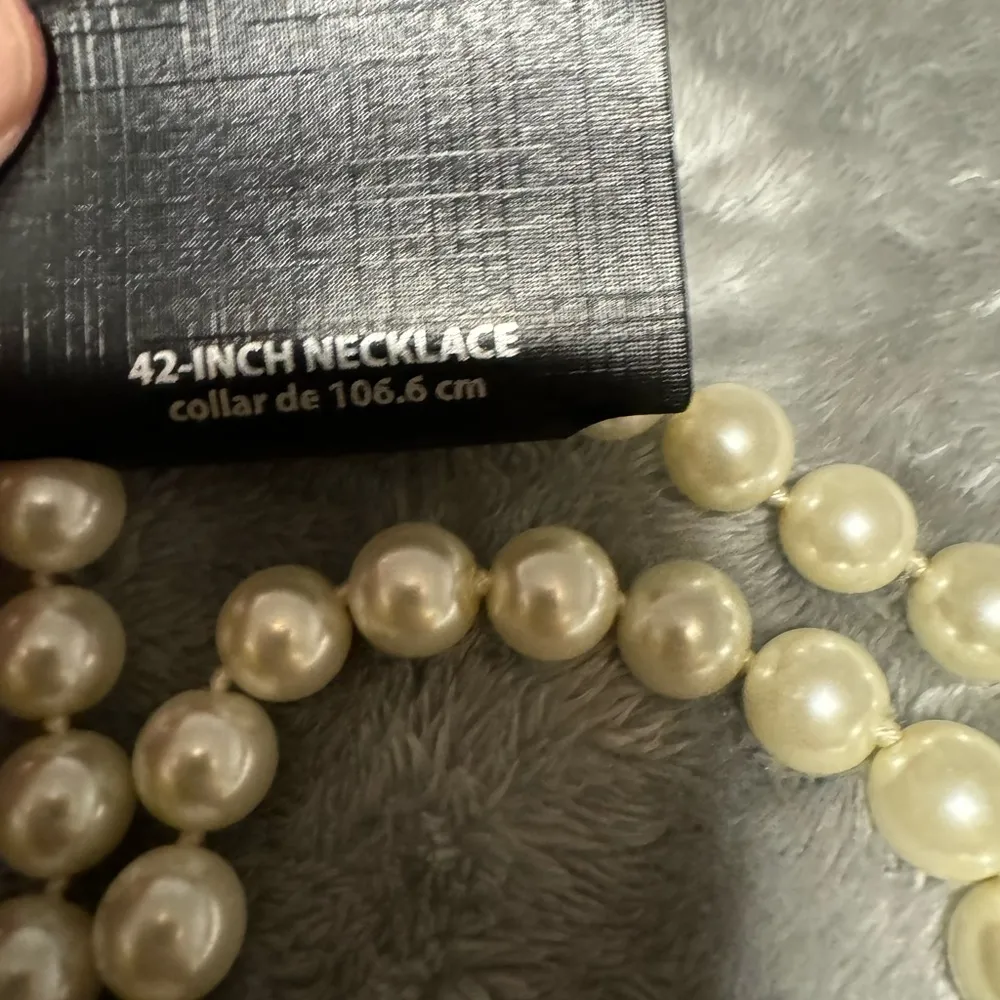 Elegant White Pearl Necklace Size L - Image 3