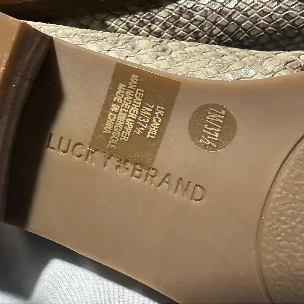 Lucky Brand Women Textured Snake Pattern Loafers - Image 5