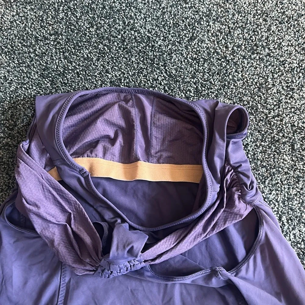 Lululemon size 10 scoop neck tank top with bra built in worn 1x - Image 8