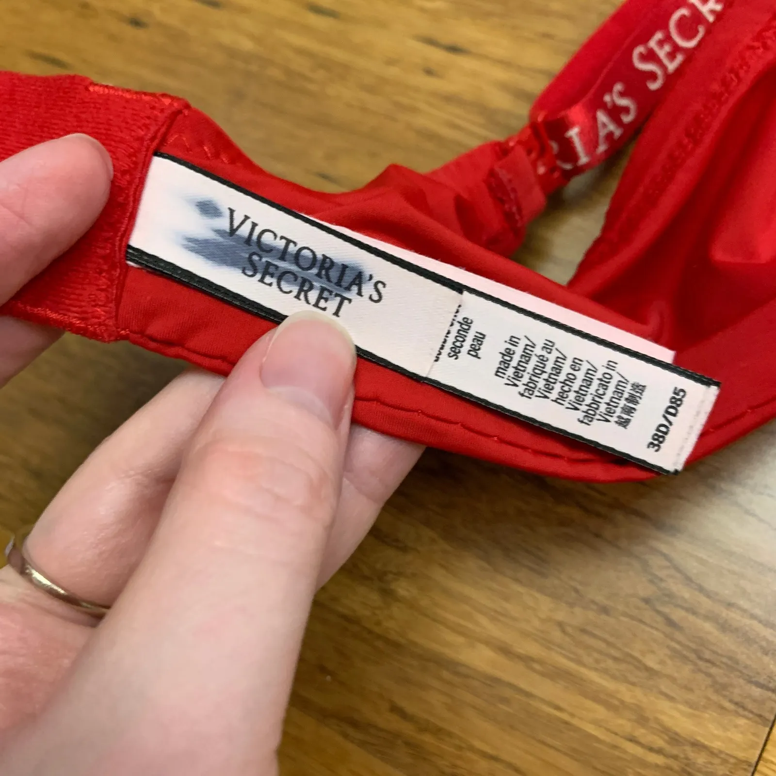 Victoria's‎ Secret T-Shirt Lightly Lined Wireless Bra Red Size 38D Logo Straps - Image 4