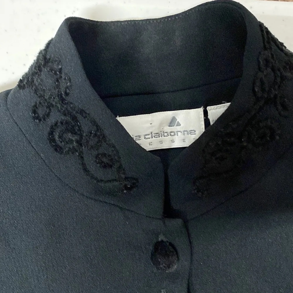 Gorgeous, Classic Black Liz Claiborne Pants Suit. - Image 8