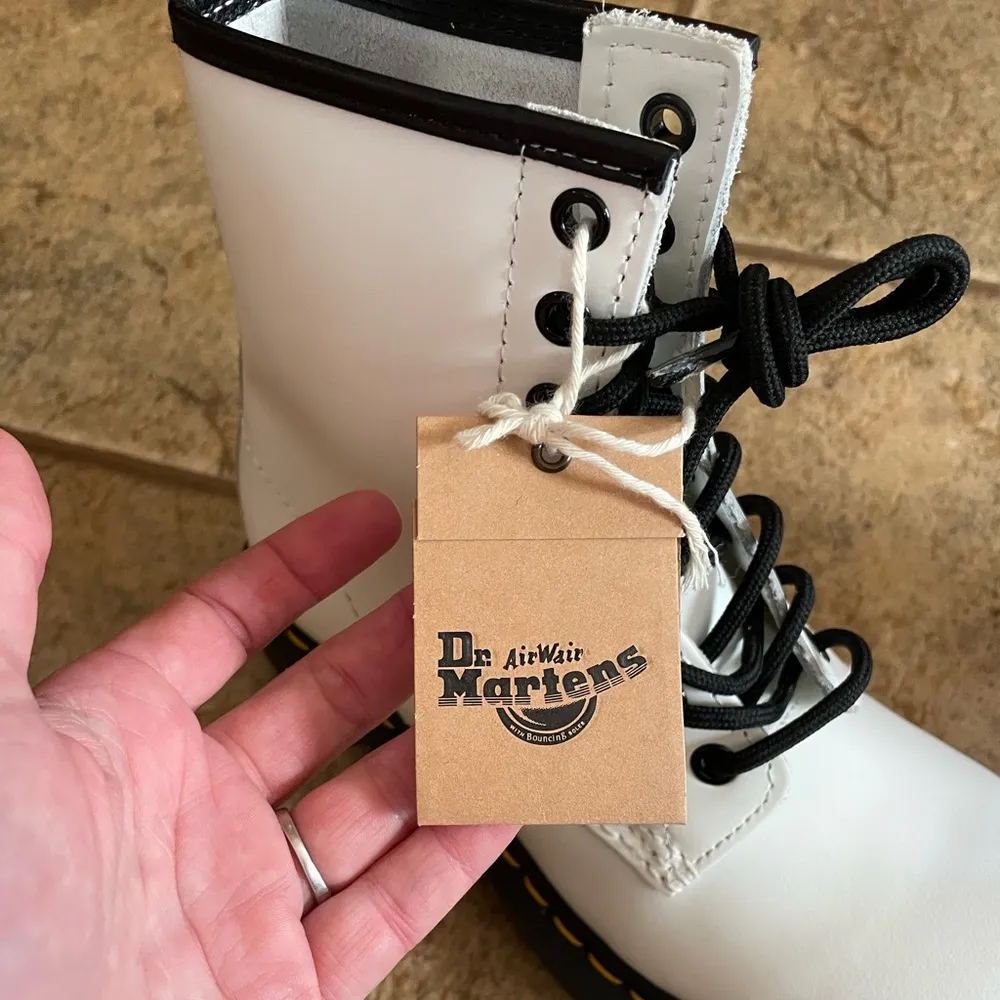 NWT Dr. Martens 1460 Pascal Virginia Leather Lace Up Boots sz 6 - Image 4