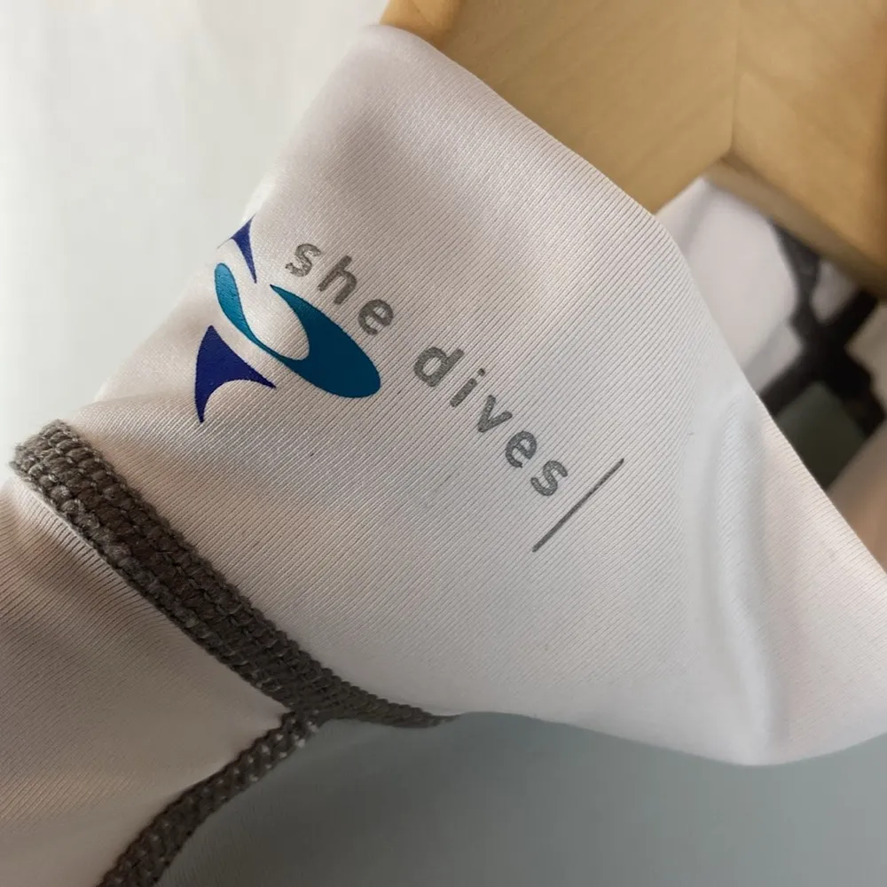 Mares Gray & White Long Sleeve Logo Print Rash Guard Scuba Water Tee Shirt 8 - Image 4