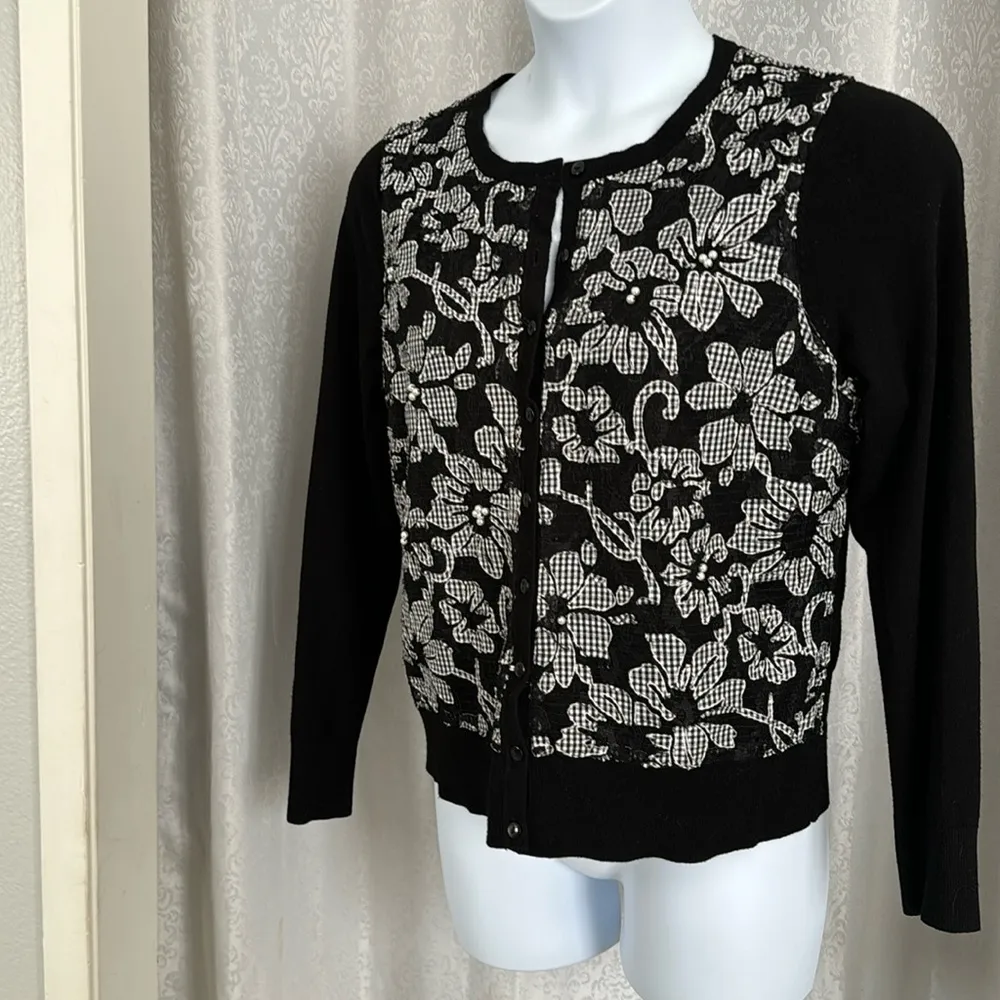 FLORAL APPLIQUÉ CARDIGAN SWEATER SZ: L White Size L - Image 2