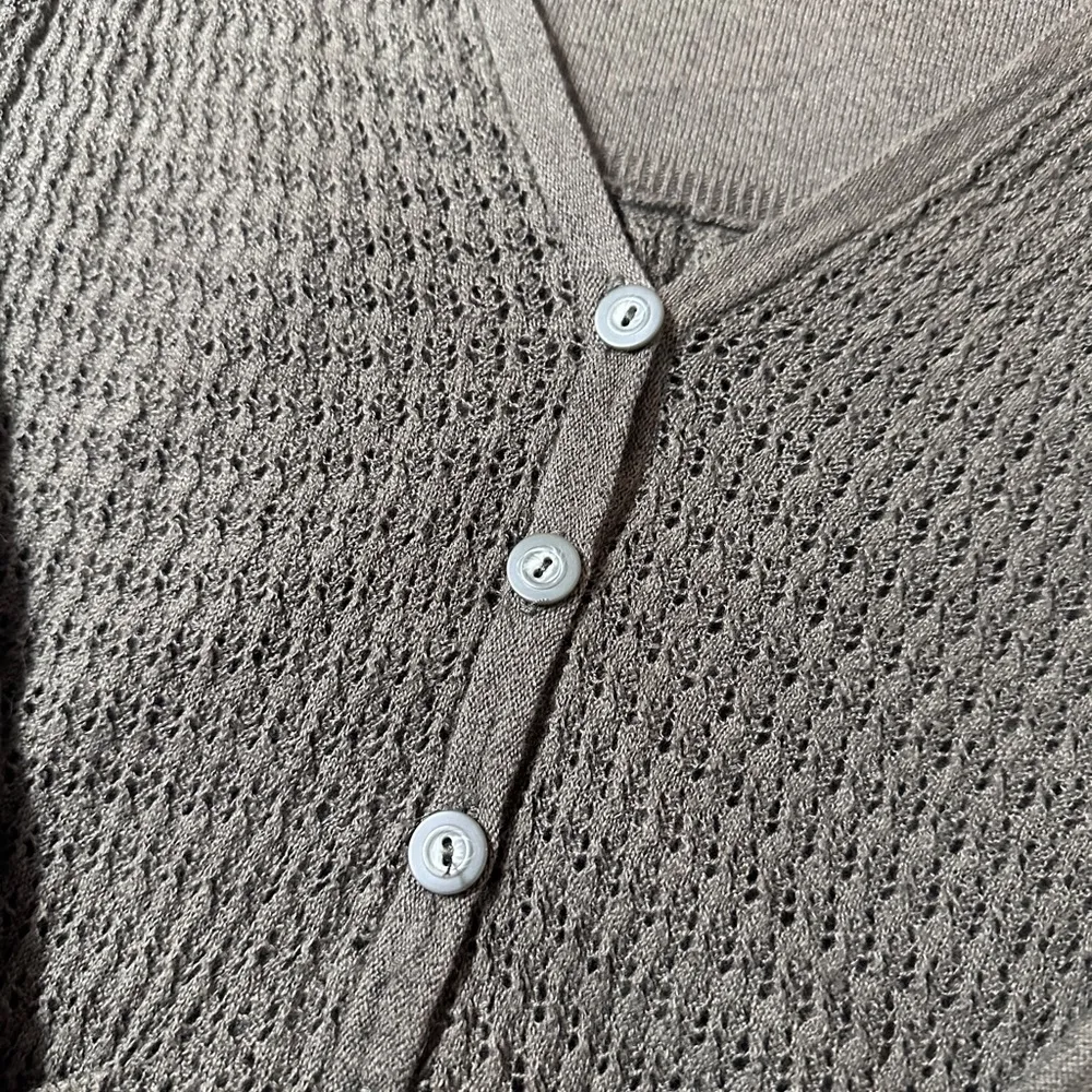 Sparrow olive green button up cardigan sweater size medium Gray - Image 4