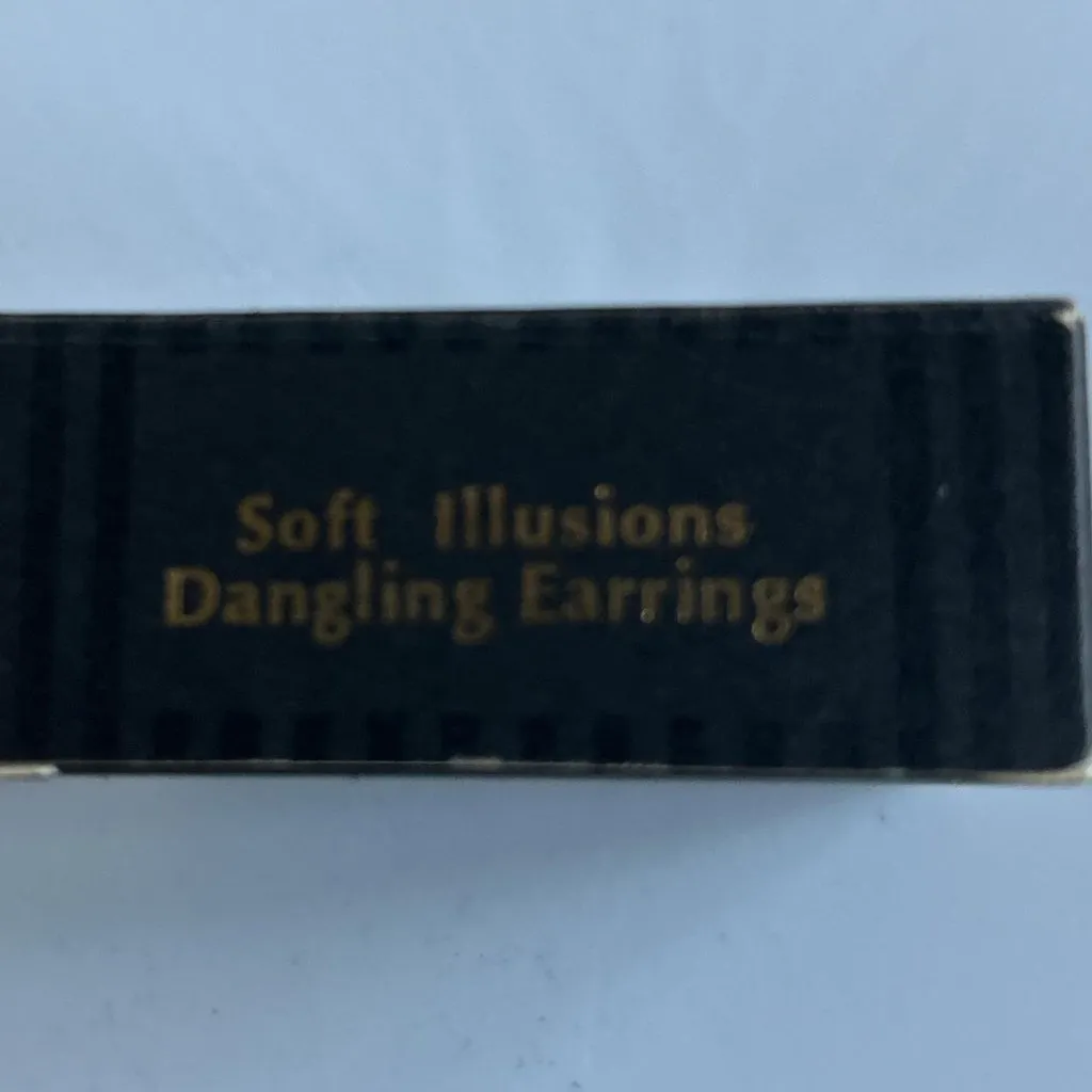 Vintage 1980s Avon Gold Tone Faux Pearl Drop Victorian Style Earring - Image 4