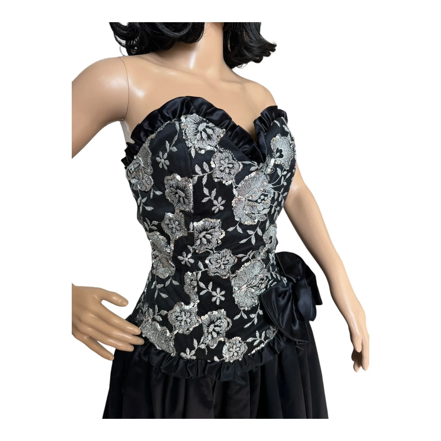 1980s Black Satin & Silver Beaded Strapless Evening Gown – ILGWU USA Medium - Image 9