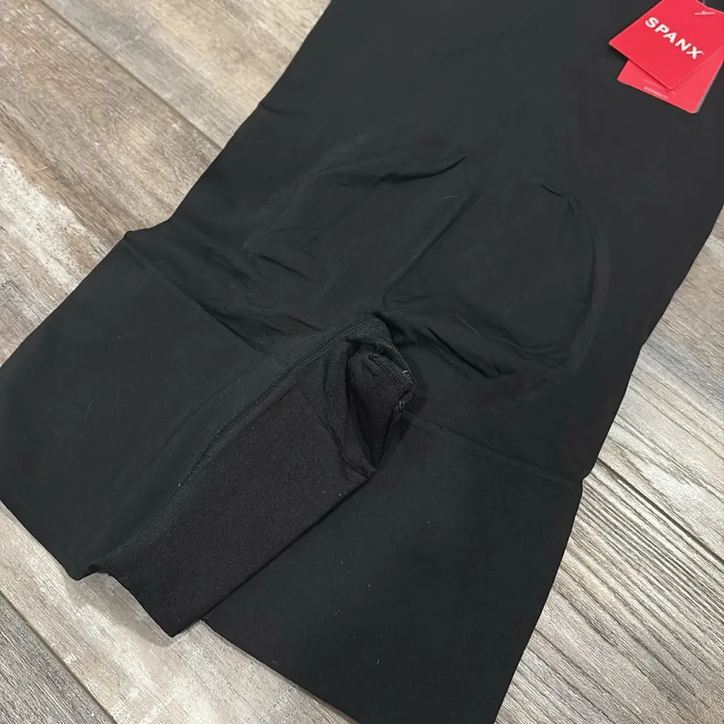 Spanx Oncore High Waist Mid Thigh Sculpting Shorts medium NEW - Image 5