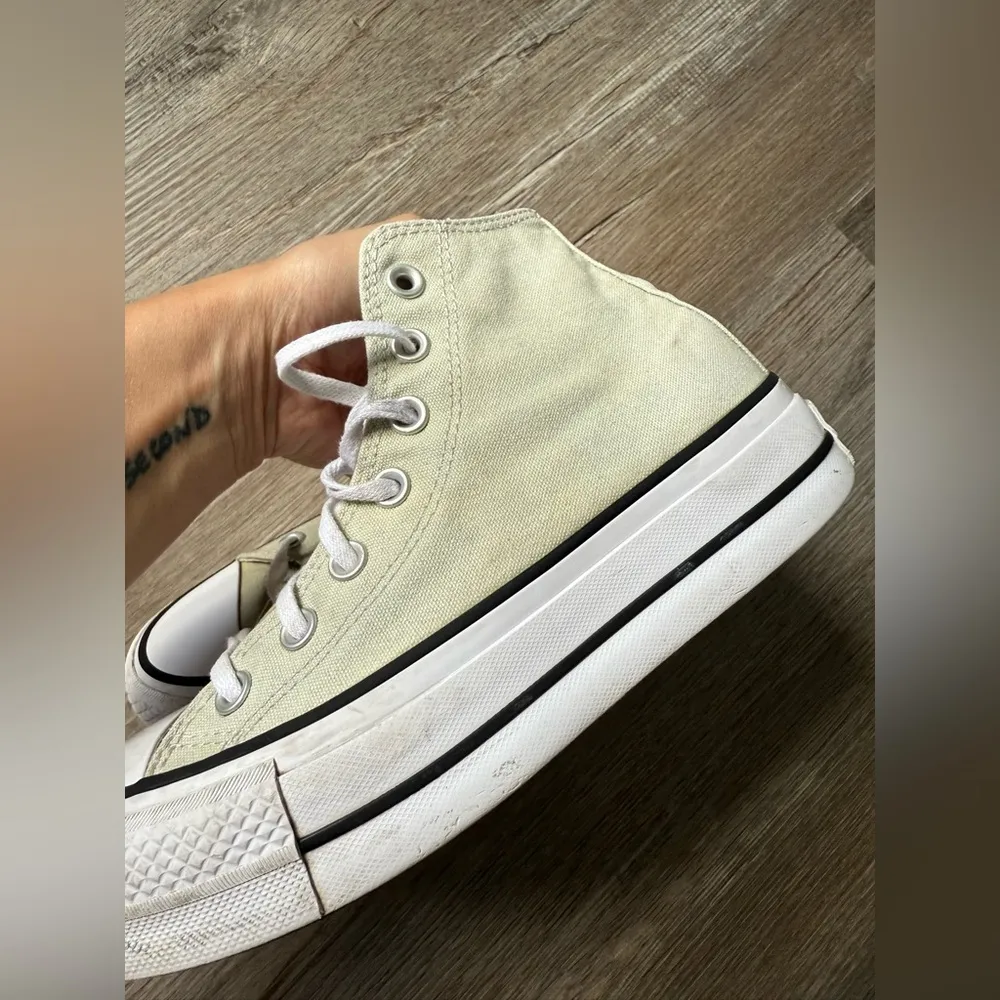Converse All Star Platform Sneakers High Tops Sage Green White Size 6 Chucks - Image 9