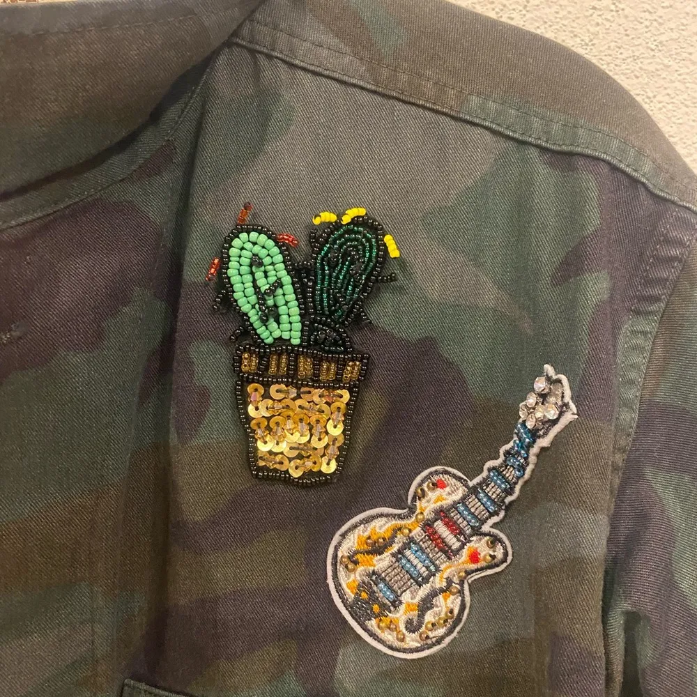 Handmade by ReLove Jacket Women's Size Small Embellished Camo Boho Green - Image 5