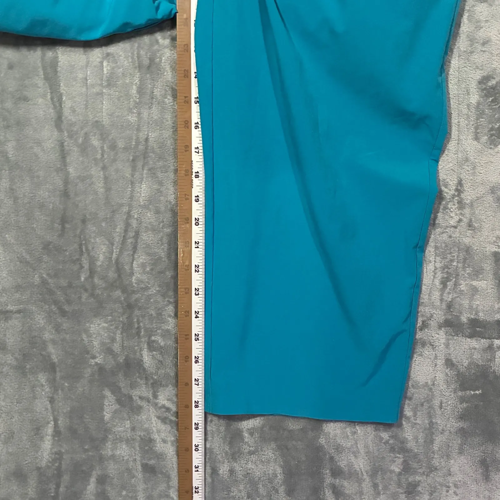 EUC Athleta Avenue Jumpsuit Teal V Neck Sleeveless Wide Leg Size Large - Image 9