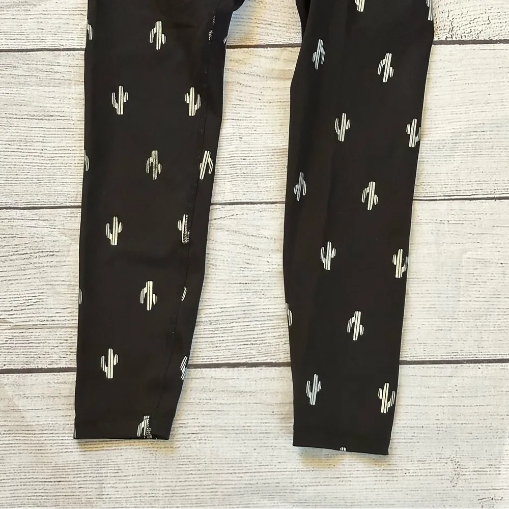 Beyond Yoga size XS black silver saguaro cactus leggings - Image 3