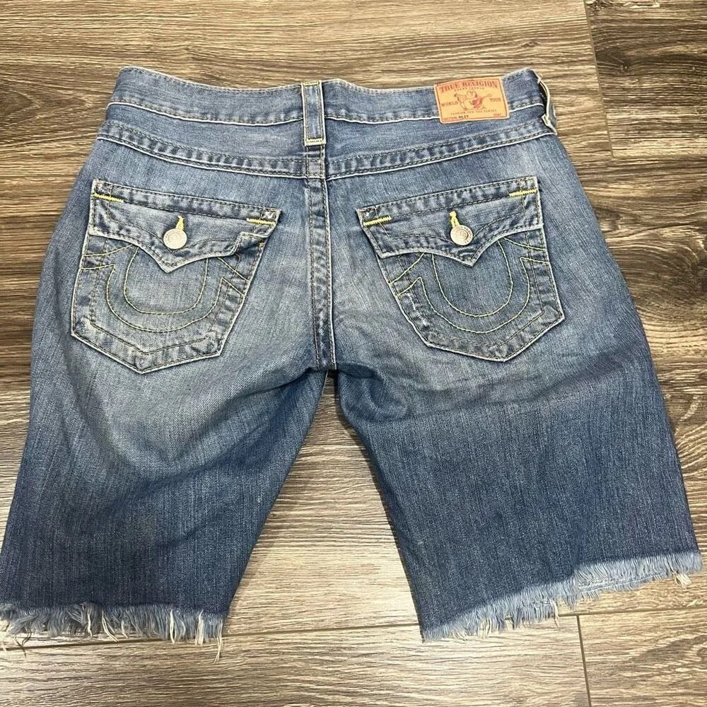True Religion Riley Denim Jean Knee Shorts Raw Hem Distressing Button Fly Sz 26 - Image 3