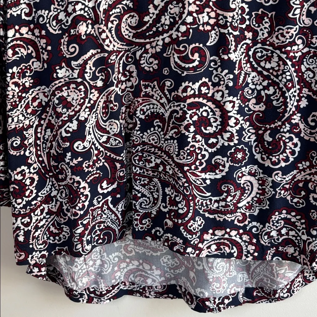 Crown & Ivy Size Large Paisley Blouse navy blue with pattern - Image 3